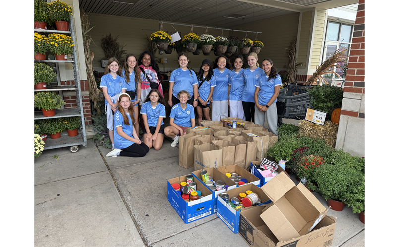 GU14 Eagles Collect Donations for Gifts of Love